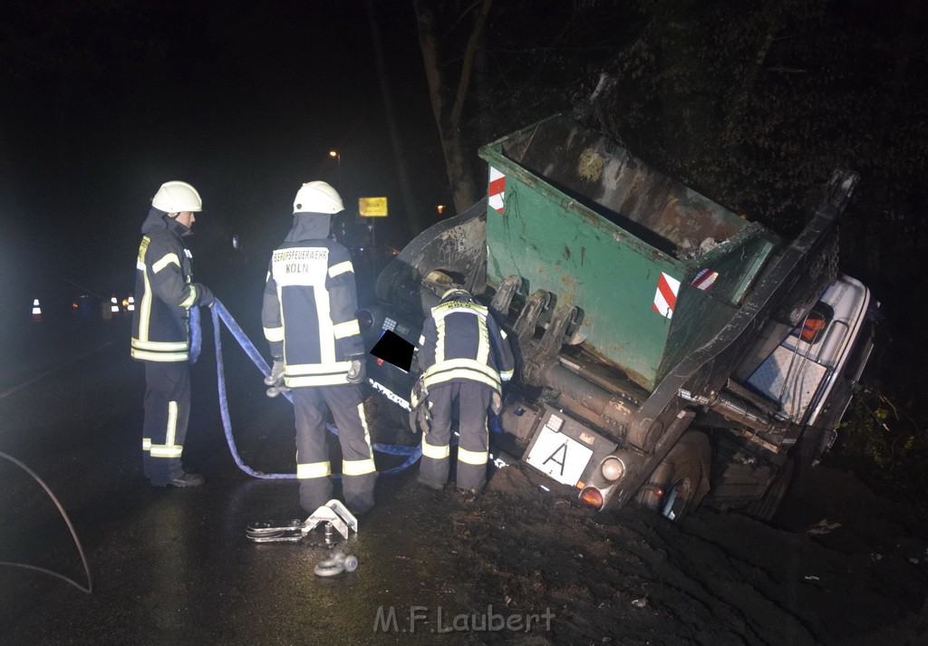 Container LKW umgestuerzt Koeln Brueck Bruecker- Dellbruecker Mauspfad P205.JPG - Miklos Laubert